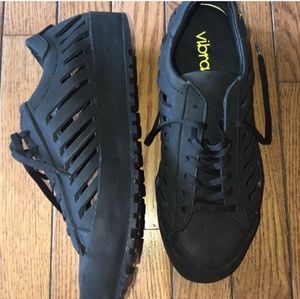 Vibram black sneakers